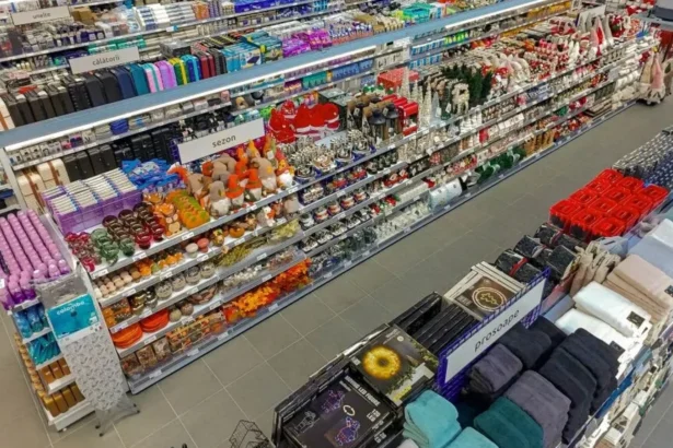 un gigant al magazinelor cu preturi mici intra in romania planuri pentru zeci de unitati si un miliardar de dolari in spatele afacerii 6acf81d9e1bfb