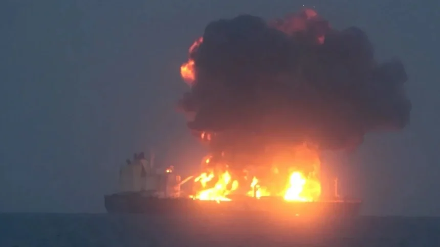 un tanc petrolier si un portcontainer au fost lovite de proiectile in stramtoarea ormuz 6acecaefa8191