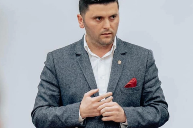 vicepresedintele camerei deputatilor apel la intreaga clasa politica in contextul violentei din scoli restrangerea accesului minorilor si prin reglementarea complicitatii penale a retelelor 6adcccf1bdbe1