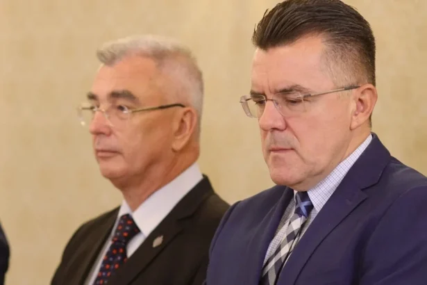 video dan dungaciu l a comparat pe nicusor dan cu traian basescu dupa consultarile de la cotroceni asta nu mai e democratie 6ac396238efcf