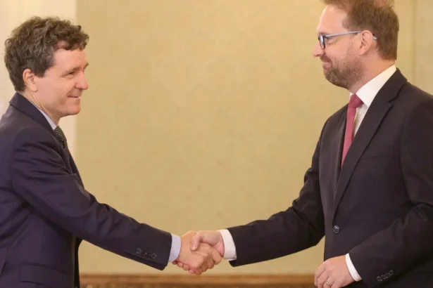 video dominic fritz i a cerut lui nicusor dan anticipate firmele nu mai fac angajari o majoritate psd aur nu e credibila 6ac3a66a5b321