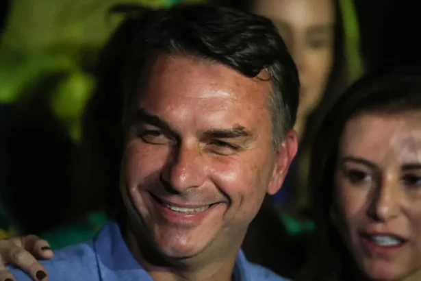 video flavio bolsonaro ar fi fugit din brazilia dupa pierderea alegerilor a luat un avion privat si ar fi zburat spre sua 6ae0c1617c299