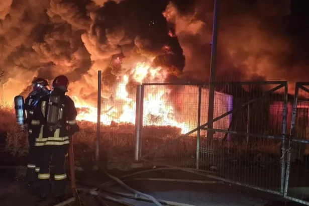 video incendiu de proportii la o statie de sortare reciclare a deseurilor din apropierea sibiului a fost emis mesaj ro alert 6abebcfa705e8