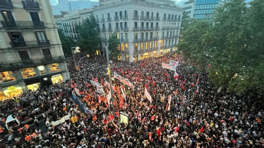 video mii de oameni au iesit in strada la barcelona pe fondul crizei locuintelor 6ac4c7c639bfb