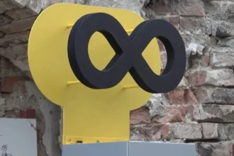 video monumentul prostiei a fost inaugurat la braila politicienii au lipsit de la ceremonie mi ar fi placut sa fie aici 6ac5f2d8d499e