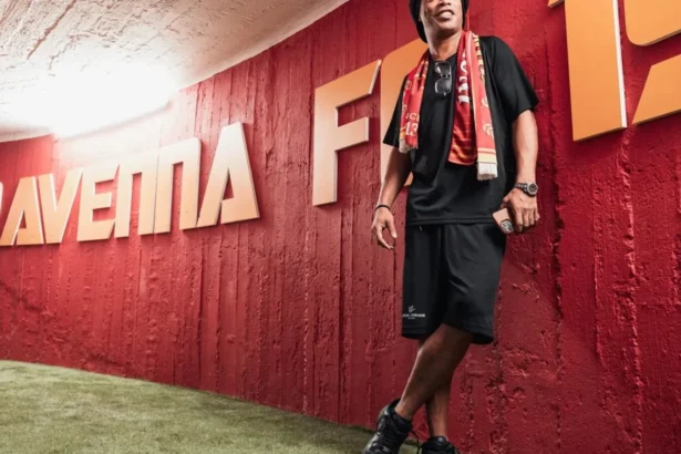 video ronaldinho revine pe teren ravenna magia se intoarce pe teren va fi antrenat de fostul tehnician al celor de la cfr cluj 6adc828bcc722