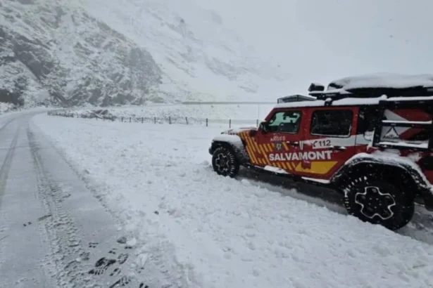 video salvamontistii avertizeaza turistii care merg la munte in acest weekend ninsorile frigul si vizibilitatea redusa fac periculoase traseele montane 6ad1faa269091