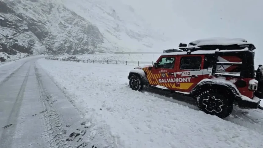 video salvamontistii avertizeaza turistii care merg la munte in acest weekend ninsorile frigul si vizibilitatea redusa fac periculoase traseele montane 6ad1faa269091