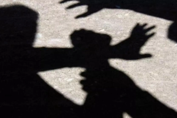 video scandal in fata unei scoli din braila dupa o cearta pe locurile de parcare un parinte l a batut crunt pe barbatul cu care ar fi avut treburi neterminate 6ad74eb1b7607