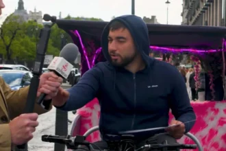 video un grup de romani trage pe sfoara turistii care vor o plimbare cu ricsa in centrul londrei cand sunt luati la intrebari fug nu stiu engleza 6acd413189fbb