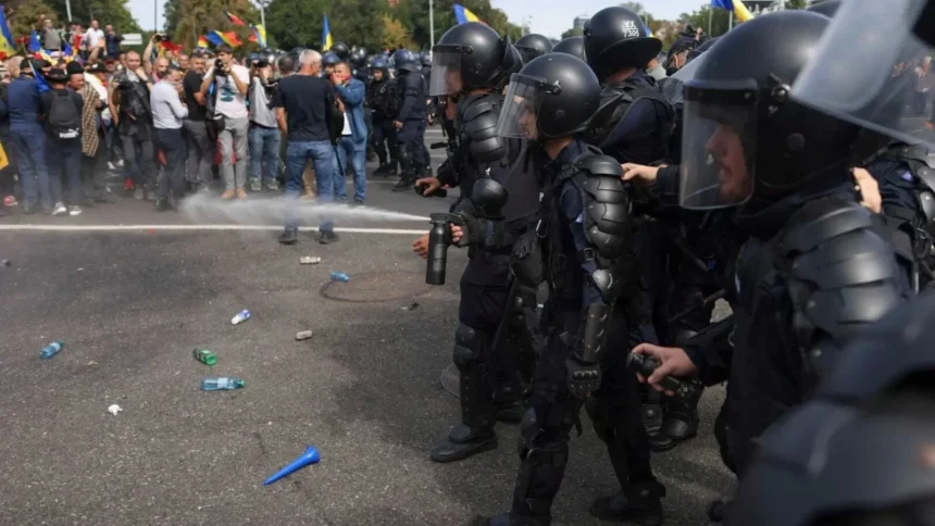 zece persoane au fost retinute in dosarul violentelor de la protestul fermierilor din piata victoriei perchezitii in bucuresti si 11 judete 6ac67f78c0ba2