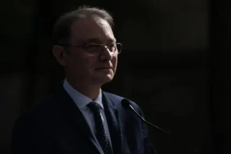 ziua z pentru noul guvern luca niculescu da astazi examenul de foc la ora 1400 in fata plenului reunit al parlamentului 6ad6d0315850f